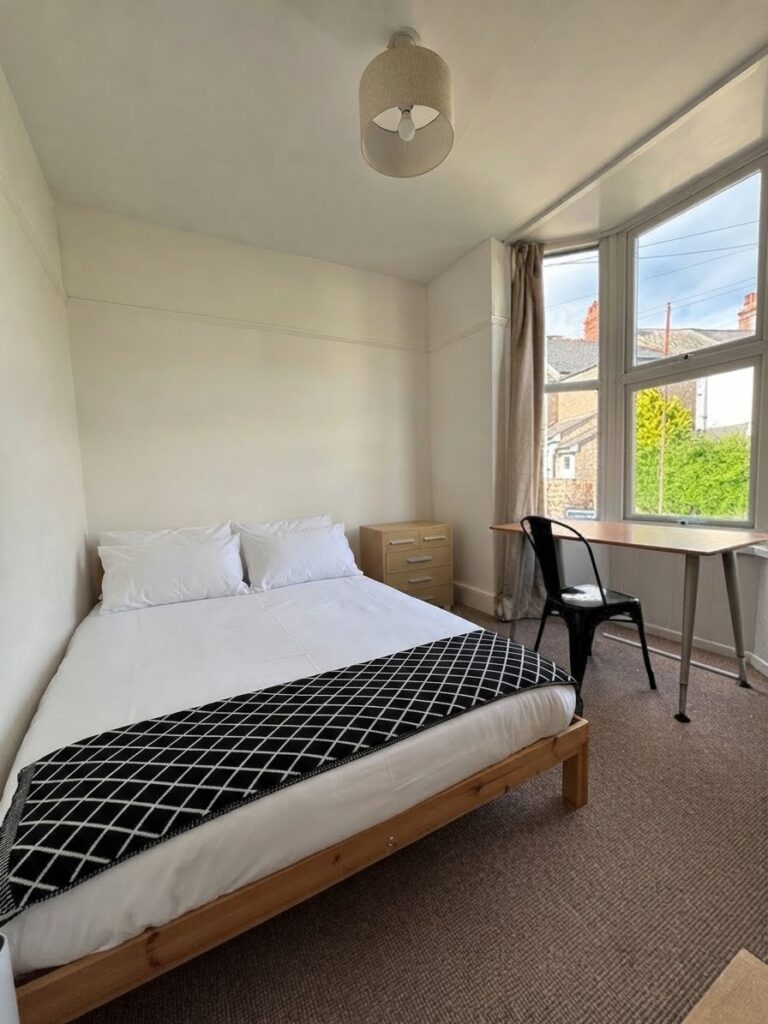 Hillside Avenue - Plymouth - Devon - PL46PR