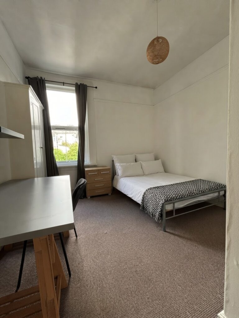 Hillside Avenue - Plymouth - Devon - PL46PR