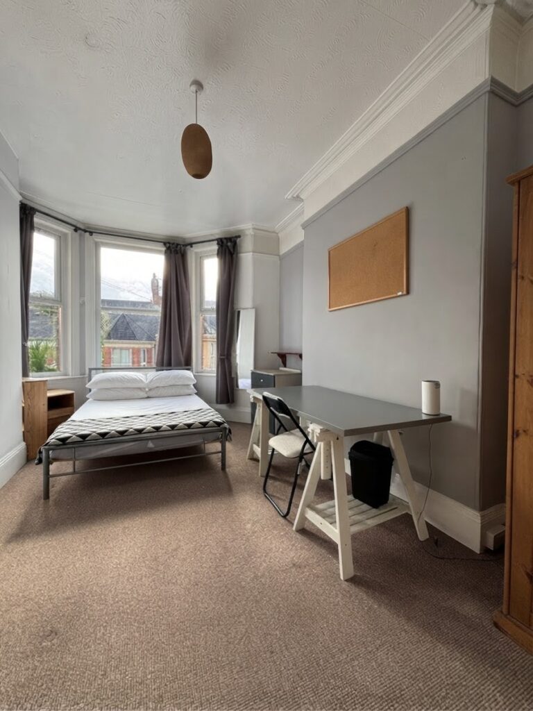 Hillside Avenue - Plymouth - Devon - PL46PR