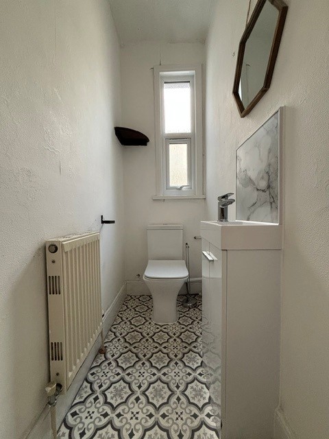 Hillside Avenue - Plymouth - Devon - PL46PR